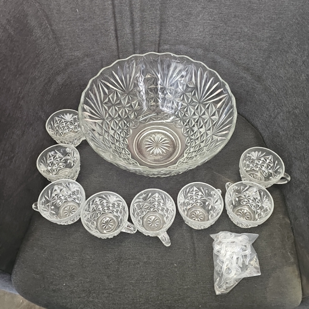 Vintage 1977 Anchor Hocking Pattern Punch Bowl Set With 8 Cups